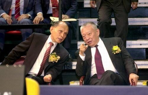 霍家为什么不用带保镖（75岁霍震霆逛廉价超市没带保镖）