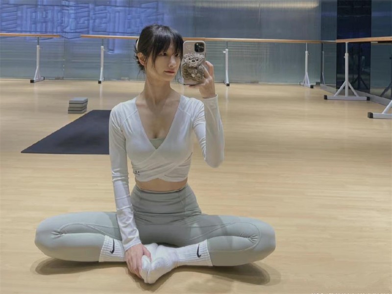 廖碧儿整容的图片（41岁廖碧儿疑陷整容疑云）