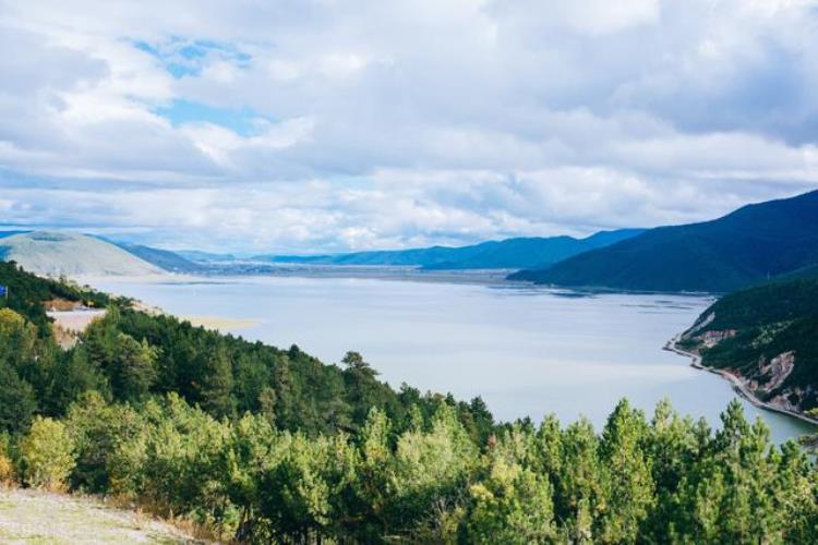 司藤电视剧在哪取的景「热播电视剧司藤为什么要在云南取景香格里拉和大理太上镜了」