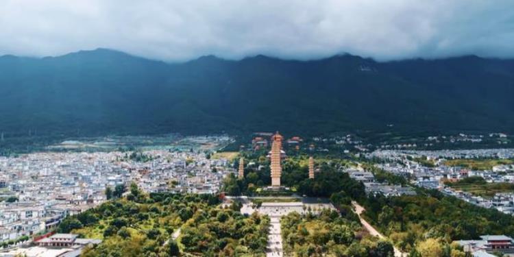 司藤电视剧在哪取的景「热播电视剧司藤为什么要在云南取景香格里拉和大理太上镜了」