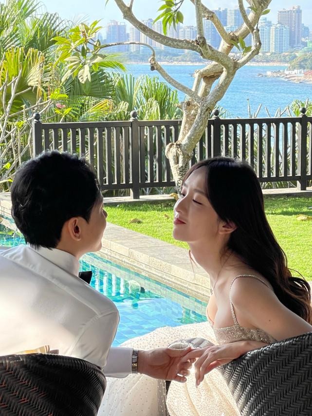 非常完美晁然介绍（知名女星晒照官宣婚讯）