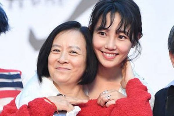王京花带过的艺人都有谁 在追捧自己儿子的媳妇孙怡