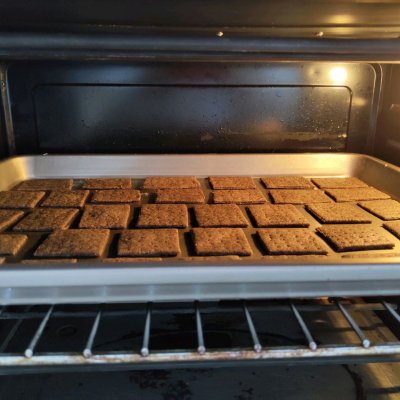 黑色饼干叫什么（分享黑全麦饼干的制作方法）