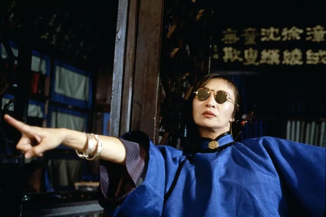 3岁丧父，7岁拍戏还债，19岁红遍全国：75岁的她，活成不败美人