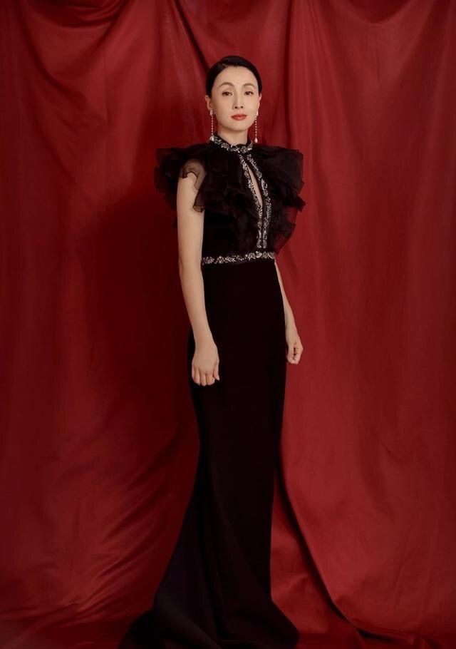 大小陶虹对比照（两个陶虹聚到一起同穿小黑裙美得不相上下）