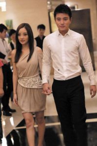 ​李小璐比贾乃亮大几岁(李小璐比贾乃亮大几岁)