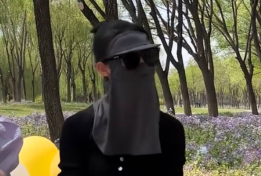 刘大悦：一个人演两个角色，诠释未来母女，全网吸粉百万