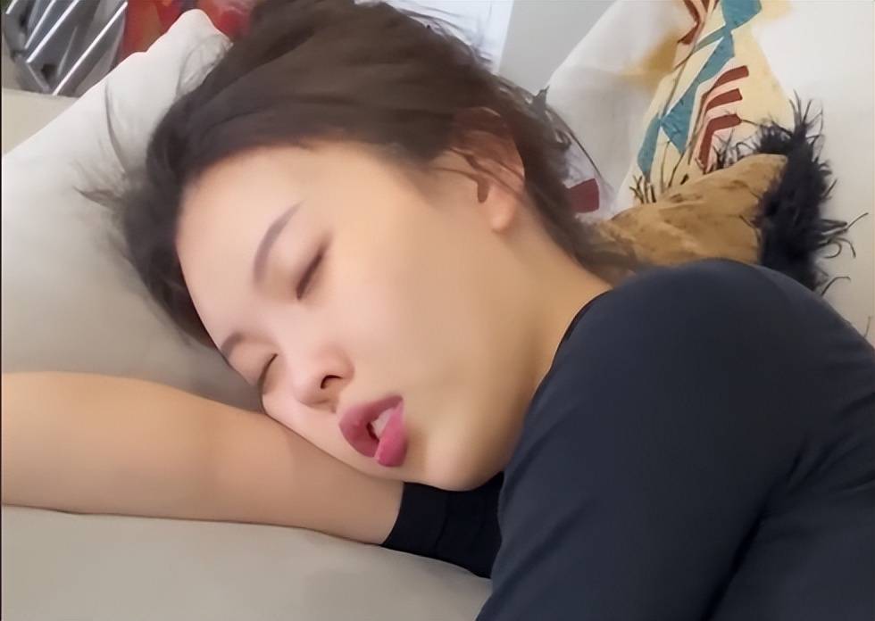 刘大悦：一个人演两个角色，诠释未来母女，全网吸粉百万