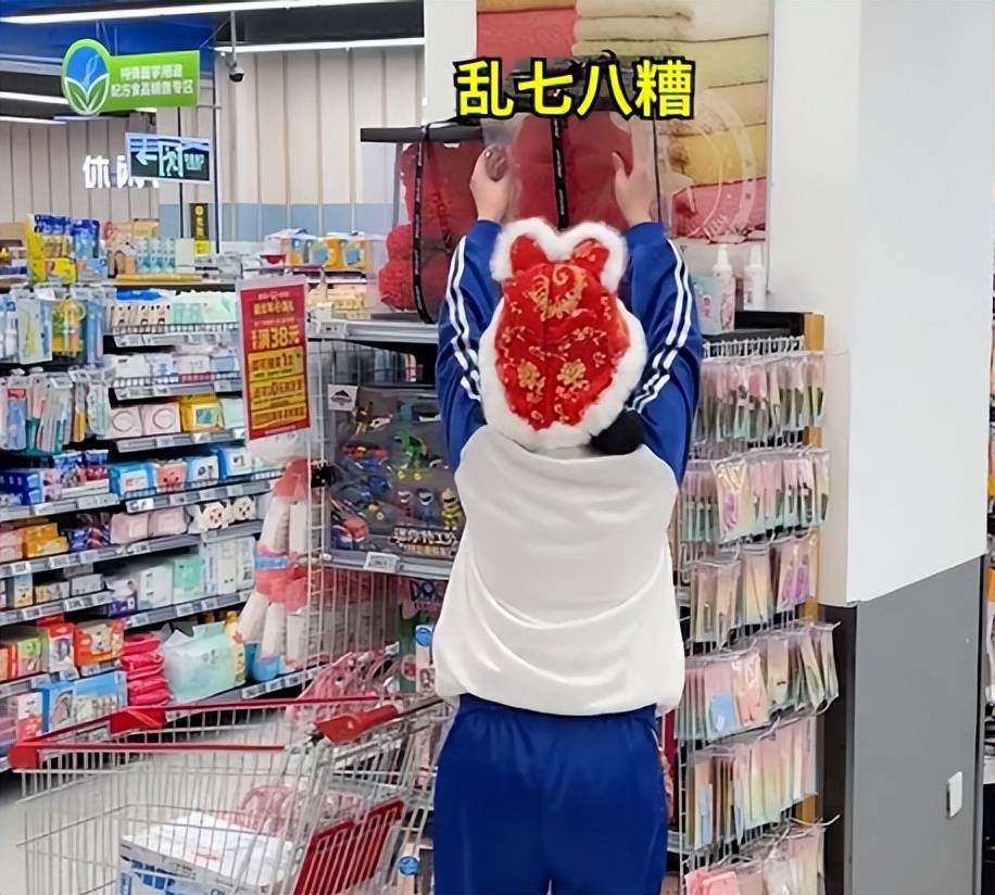 刘大悦：一个人演两个角色，诠释未来母女，全网吸粉百万