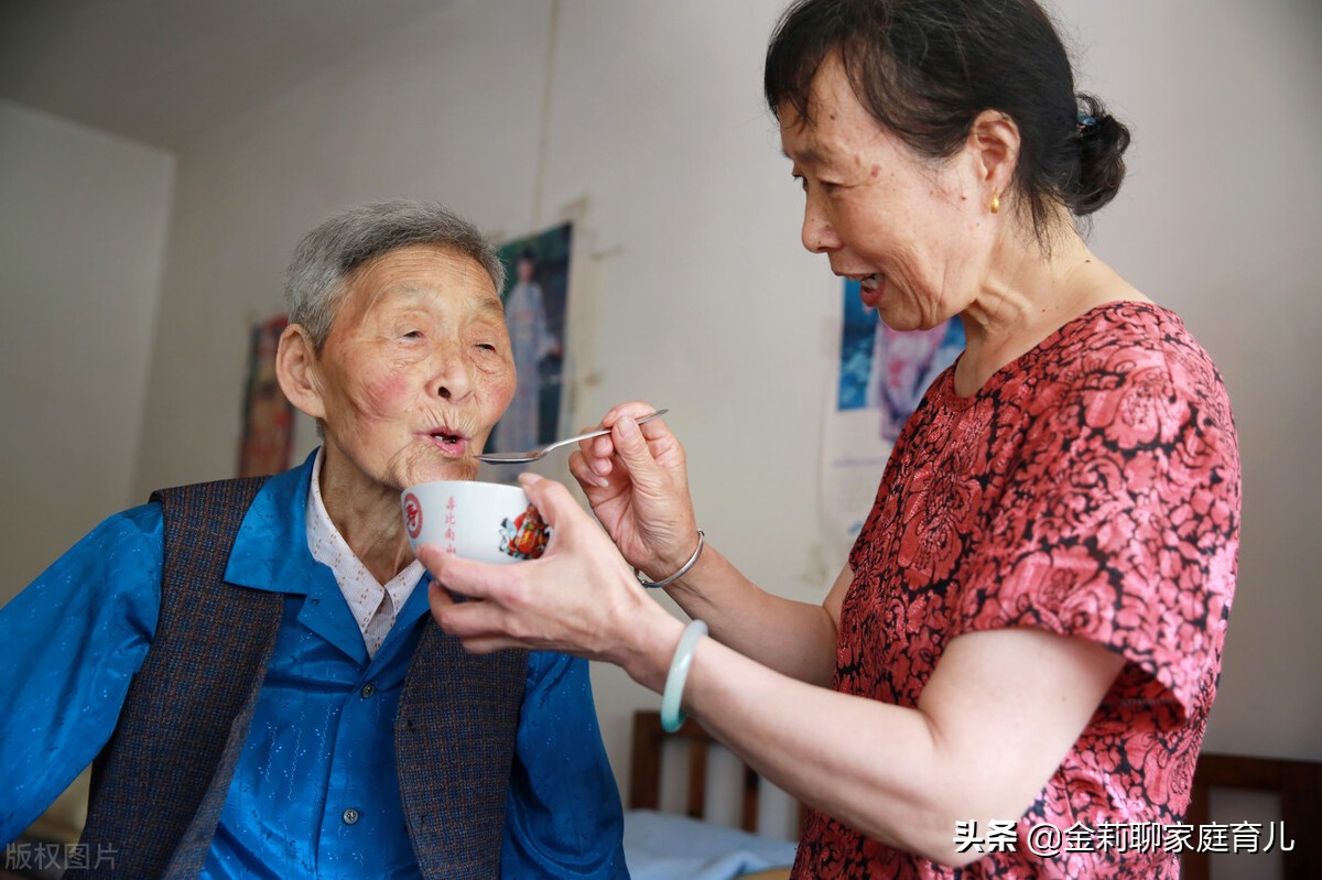 人生最大的教养就是善待父母 原本就应该善待我们的父母