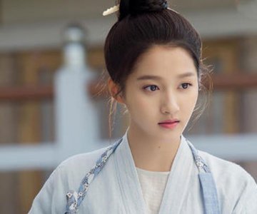 ​关晓彤高考成绩能考上清华大学吗? 据说当年是双第一