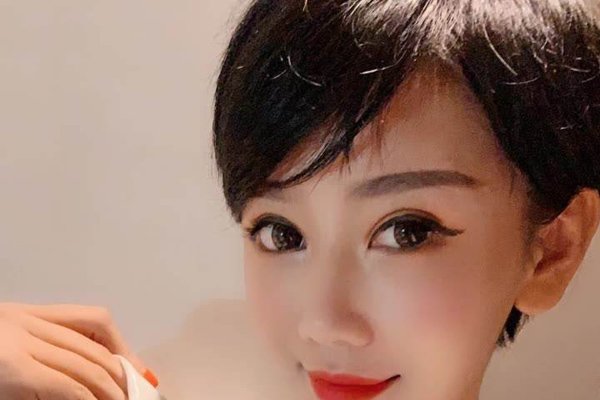 快手安若溪安总身份 才27岁就已经身价千万了不简单