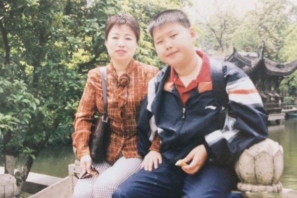 魏大勋胖子图片 励志boy成功减肥瘦下来回头率也高了