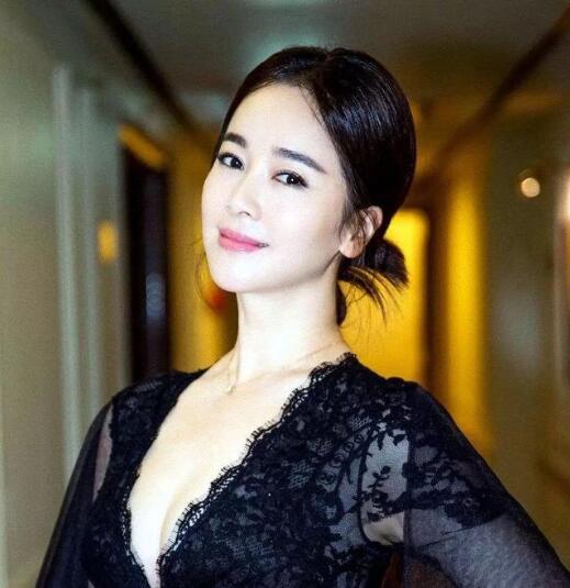 左小青无性婚姻？ 跟老公高权健聚少离多缘分散了就离婚了