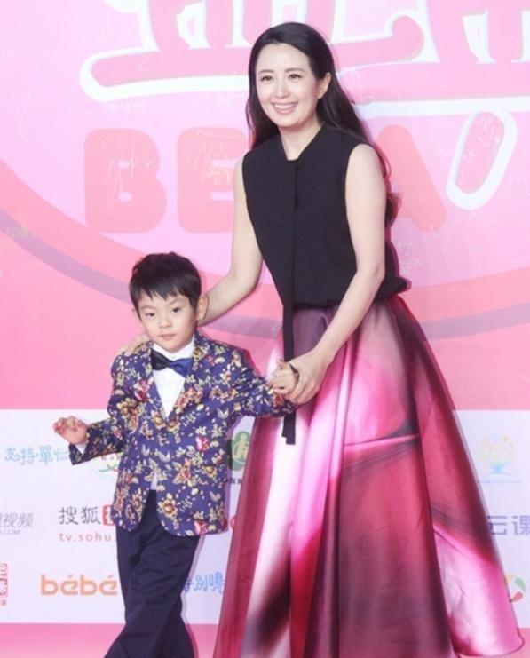 34岁时早产生子，私生活神秘却幸福，杨童舒：我老公不是于和伟