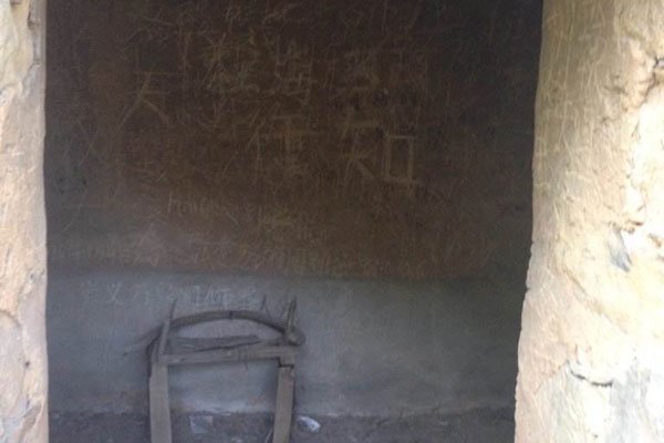 灵灵的雨封门村视频始末 那个白衣女鬼是她消失的理由？