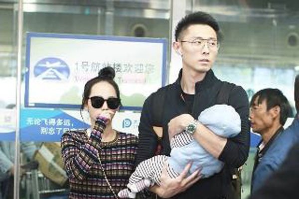 买超是谁个人资料 比张嘉倪大几岁