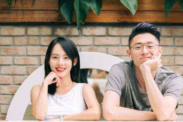 买超是谁个人资料 比张嘉倪大几岁