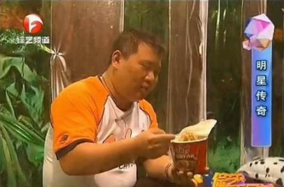 ​郭德纲为什么在玻璃橱窗里(郭德纲玻璃橱窗怎么回事)