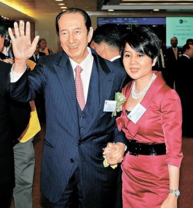 ​李嘉诚的老婆是谁呢（李嘉诚深爱的女人，不是陪他28年的周凯旋，而是已去世的