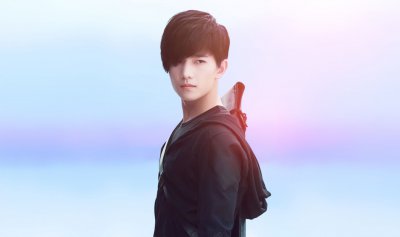 ​外表高冷严肃的男人 娱乐圈外表高冷的男神