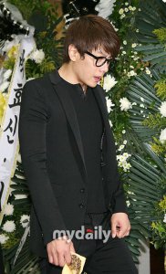 ​为什么朴龙河自杀？