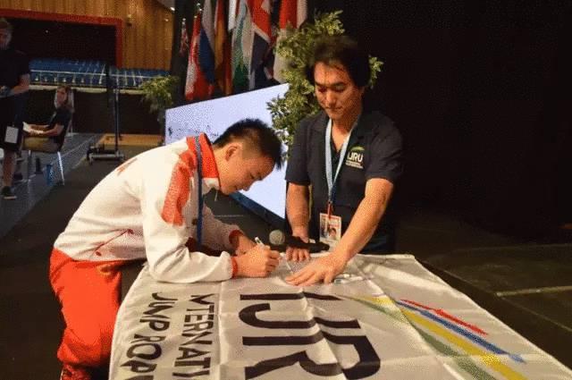 跳绳世界纪录（15岁少年成功打破吉尼斯世界纪录）