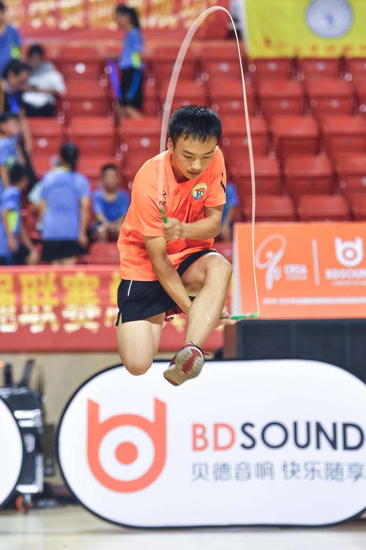 跳绳世界纪录（15岁少年成功打破吉尼斯世界纪录）