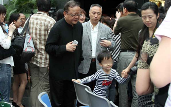 揭秘69岁王刚的三任妻子，漂亮、名气、背景他全齐了