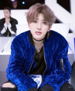 ​蔡徐坤的发色(蔡徐坤喜欢什么颜色的发色)