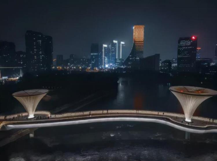 为什么大学生不谈恋爱「为什么大学生不谈恋爱」