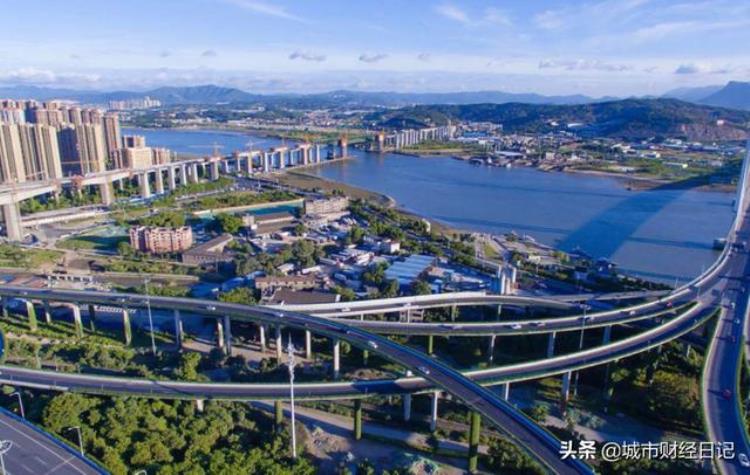 福州地铁客运量「4月城市轨道运营数据福州不到厦门的一半省会城市该如何逆袭」