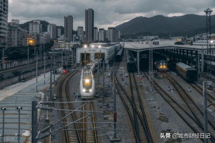 福州地铁客运量「4月城市轨道运营数据福州不到厦门的一半省会城市该如何逆袭」