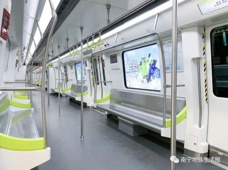 地铁坐凳为什么设计那么滑「为啥地铁里的座位都被设计成滑滑的啊」