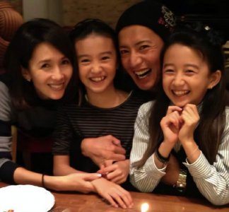 ​她们年轻时惊为天人，到了中年地包天、眼凸犀利