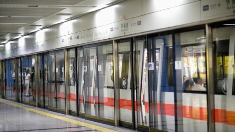 地铁亏本为何还要建「修建地铁要投入多少我国的地铁几乎都在赔钱为什么还在建」