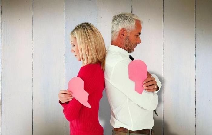 男人出轨最怕妻子干嘛（出轨男人最怕原配做的三件事）