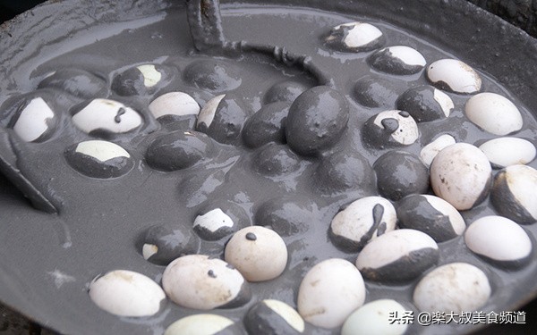 松花蛋的制作方法及配方（检验松花蛋质量常用的方法）