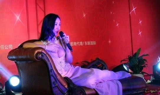 千露露是谁（干露露像她的名字一样喜欢裸露）