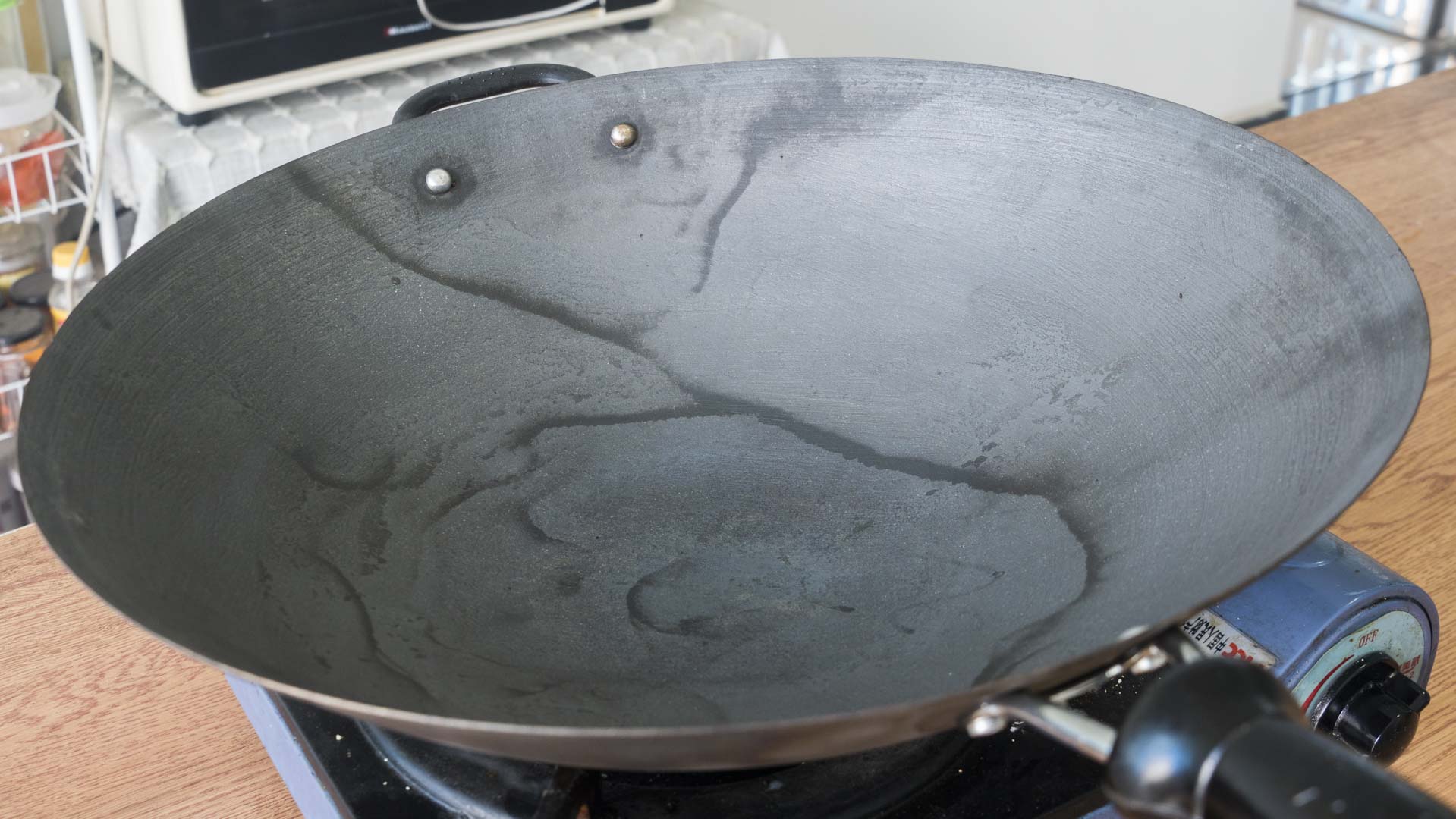 怎么开锅铁锅效果最好（铁锅最正确的开锅方法）