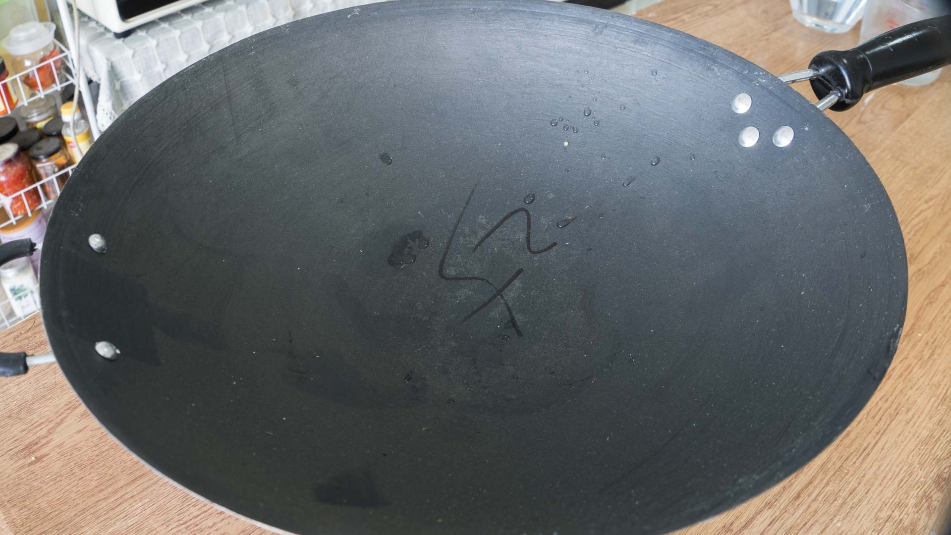 怎么开锅铁锅效果最好（铁锅最正确的开锅方法）