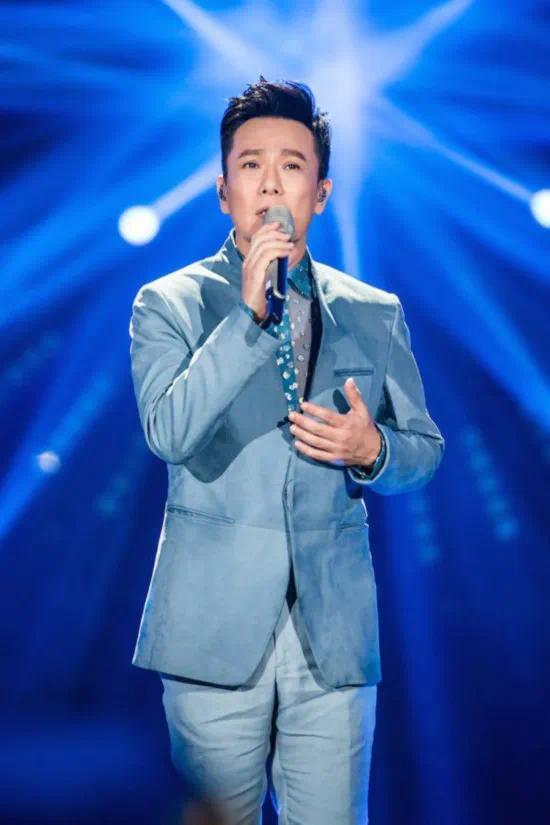 张信哲33年出35张专辑 是敬业达人没错了   