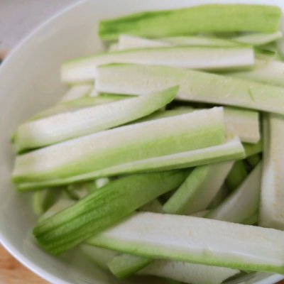 丝瓜蛋汤怎么做（香浓丝瓜鸡蛋汤的做法教程）