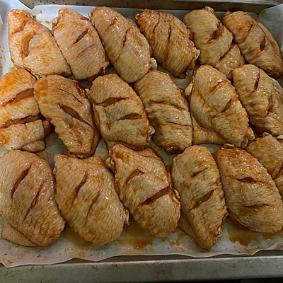 怎么烤鸡翅好吃又简单（最详细的烤鸡翅中的做法）