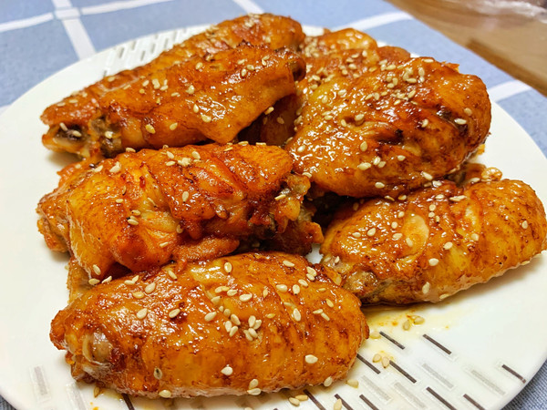 怎么烤鸡翅好吃又简单（最详细的烤鸡翅中的做法）