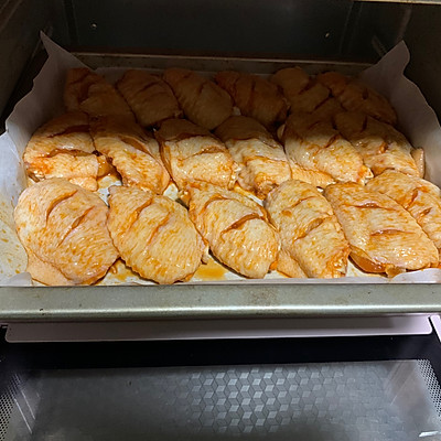 怎么烤鸡翅好吃又简单（最详细的烤鸡翅中的做法）