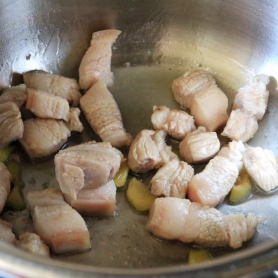 四季豆烧肉做法（分享四季豆炖红烧肉的家常做法）