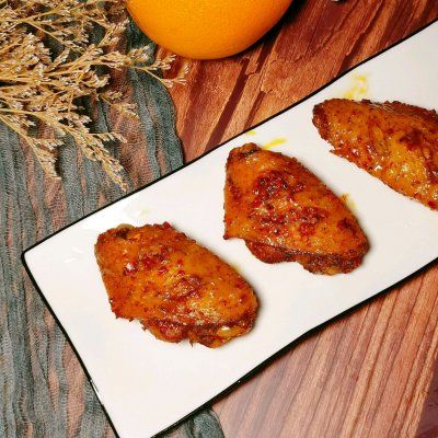 用烤箱烤鸡翅的温度和时间（简单易做的烤鸡翅做法分享）