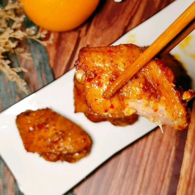 用烤箱烤鸡翅的温度和时间（简单易做的烤鸡翅做法分享）