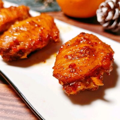 用烤箱烤鸡翅的温度和时间（简单易做的烤鸡翅做法分享）